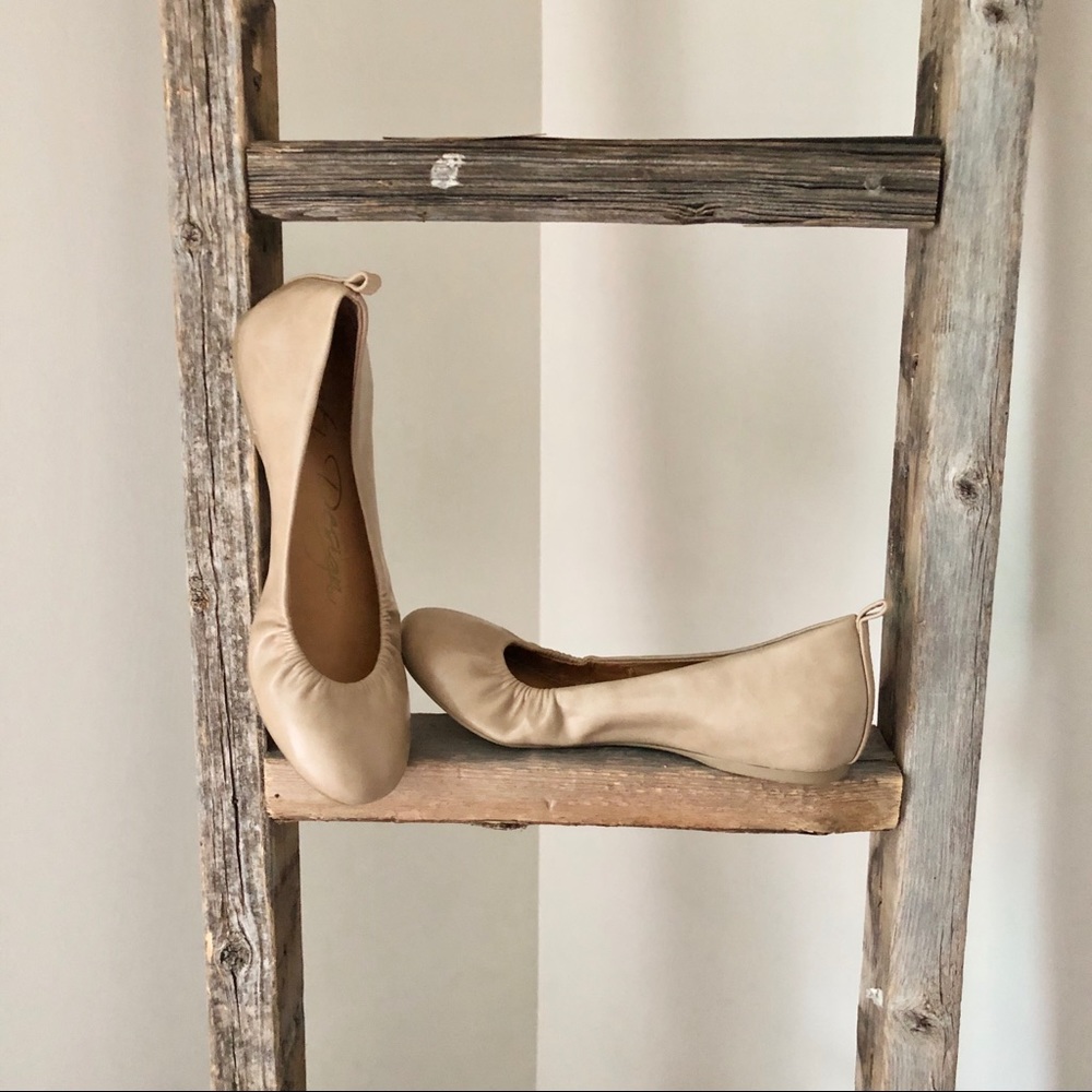 ••Nude Flats••